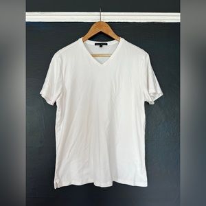 Robert Barakett v-neck T-shirt